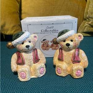 Vintage Scott's Collectables Honey Bear Christmas Salt & Pepper Shakers in Box